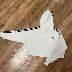 Cropped over size adidas hoodie